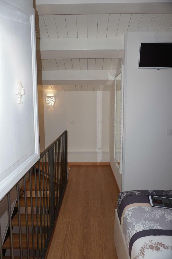 הוילה סן בנדטו דל טרנטו Casa Vacanze Torre Dei Gualtieri מראה חיצוני תמונה